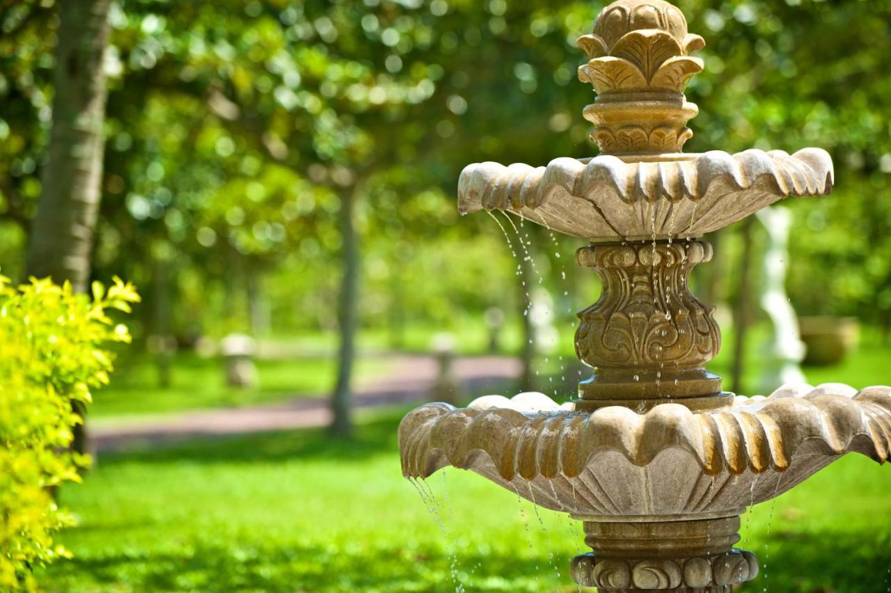 Promisedland Resort & Lagoon Shoufeng Esterno foto Fountain in the park