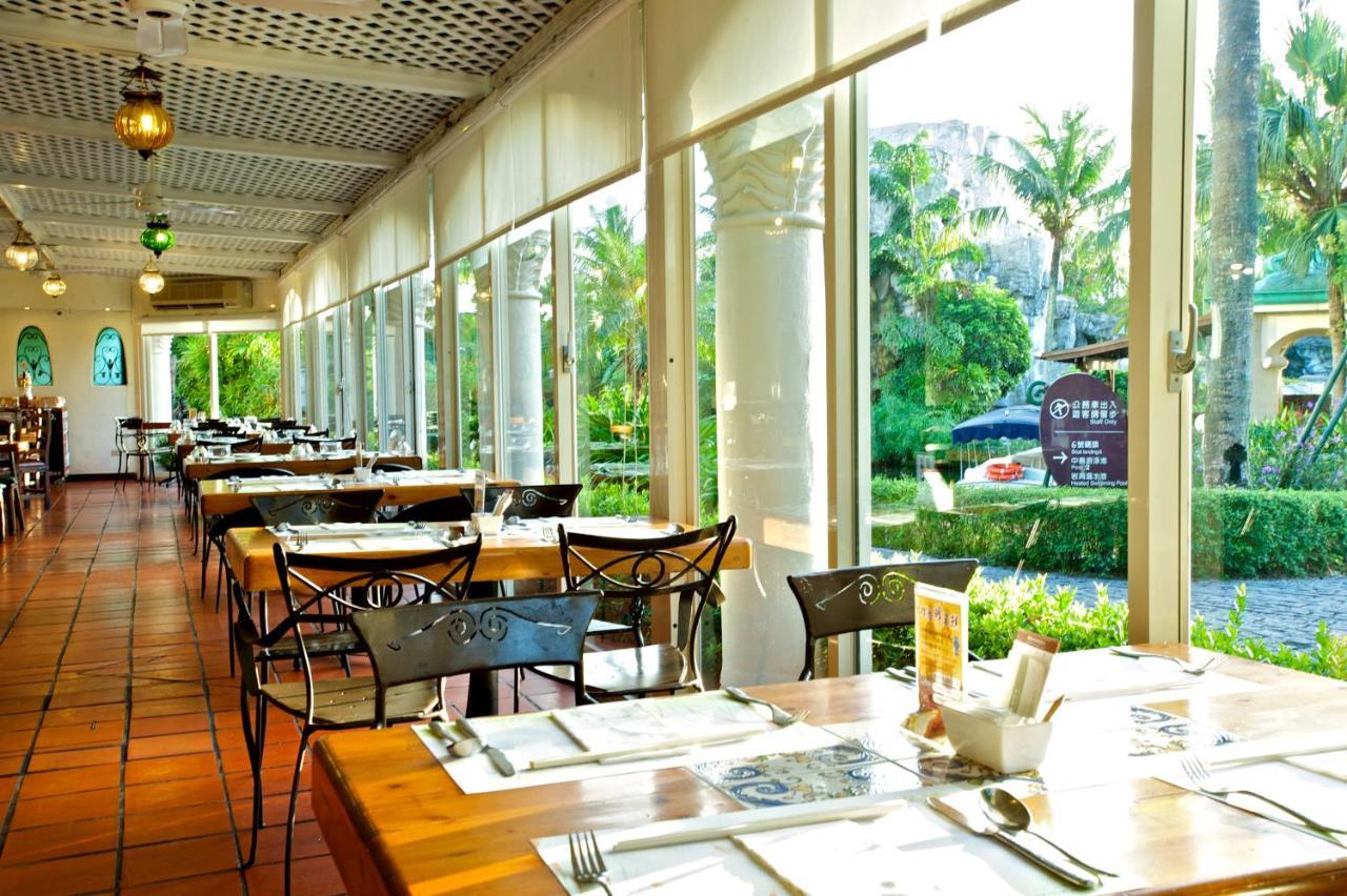 Promisedland Resort & Lagoon Shoufeng Esterno foto The interior of the restaurant