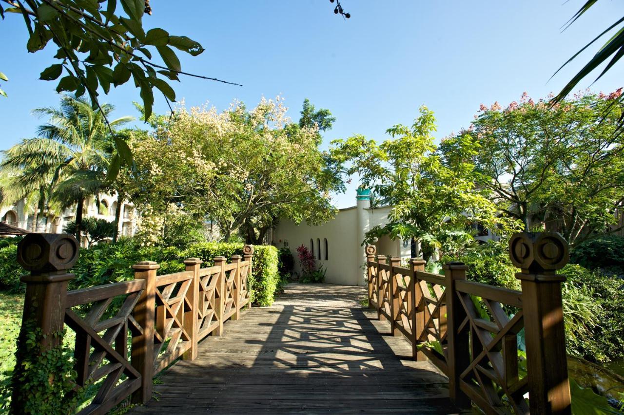 Promisedland Resort & Lagoon Shoufeng Esterno foto The bridge leading to the lighthouse