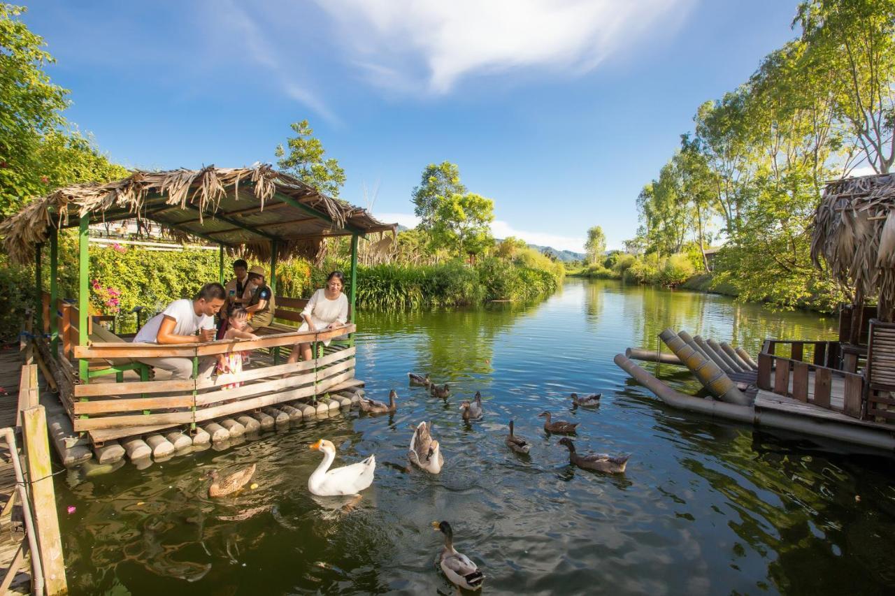 Promisedland Resort & Lagoon Shoufeng Esterno foto The lake at the park